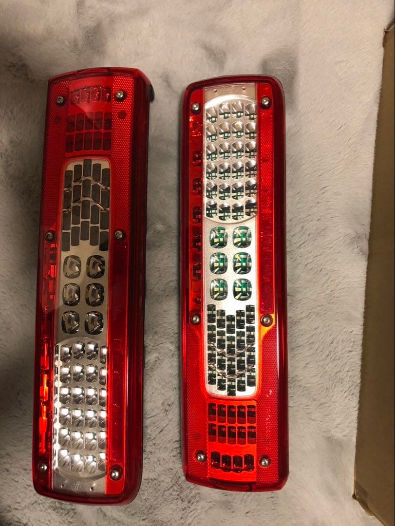 UDトラックス 新型クオン LEDテールランプ ボルボ VOLVO - メルカリ