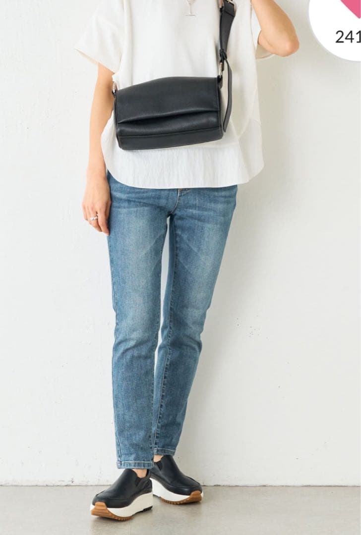 ビアズリー《ベルト付替え可》レザーボディバッグ新品未使用ブラック