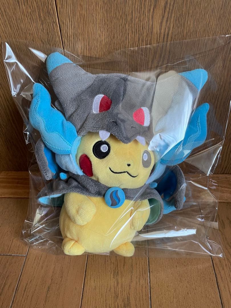 ポンチョを着たピカチュウ　メガリザードンX ポケモンセンター Amazon.co.jp: ポケモンセンターオリジナル ぬいぐるみ メガリザードン