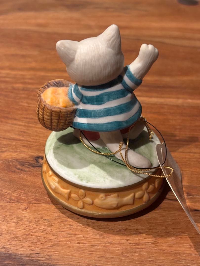 ヨーヨーの猫つまみ ココ 雨に濡れても オルゴール