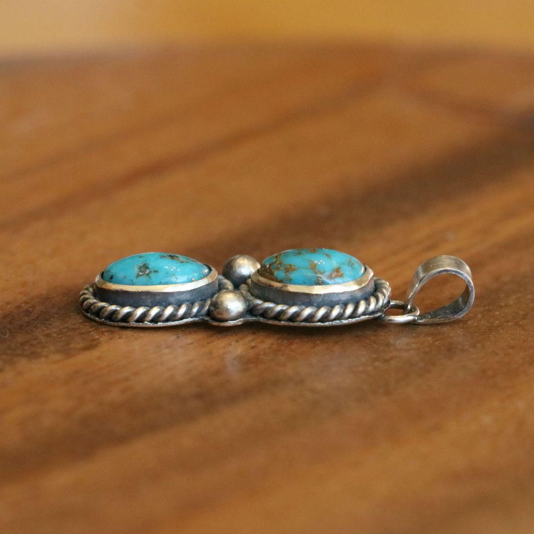 アリゾナ産ターコイズシルバーペンダント ハンドメイド インディアン