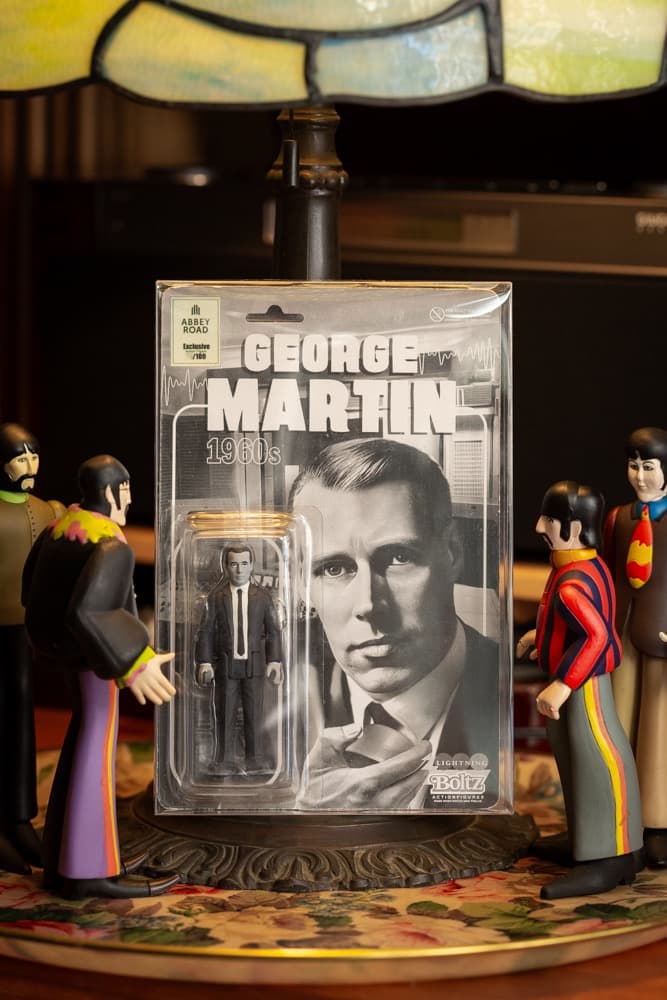 ビートルズ　ジョージマーティン　フィギュア　世界限定100 ブラック&ホワイト