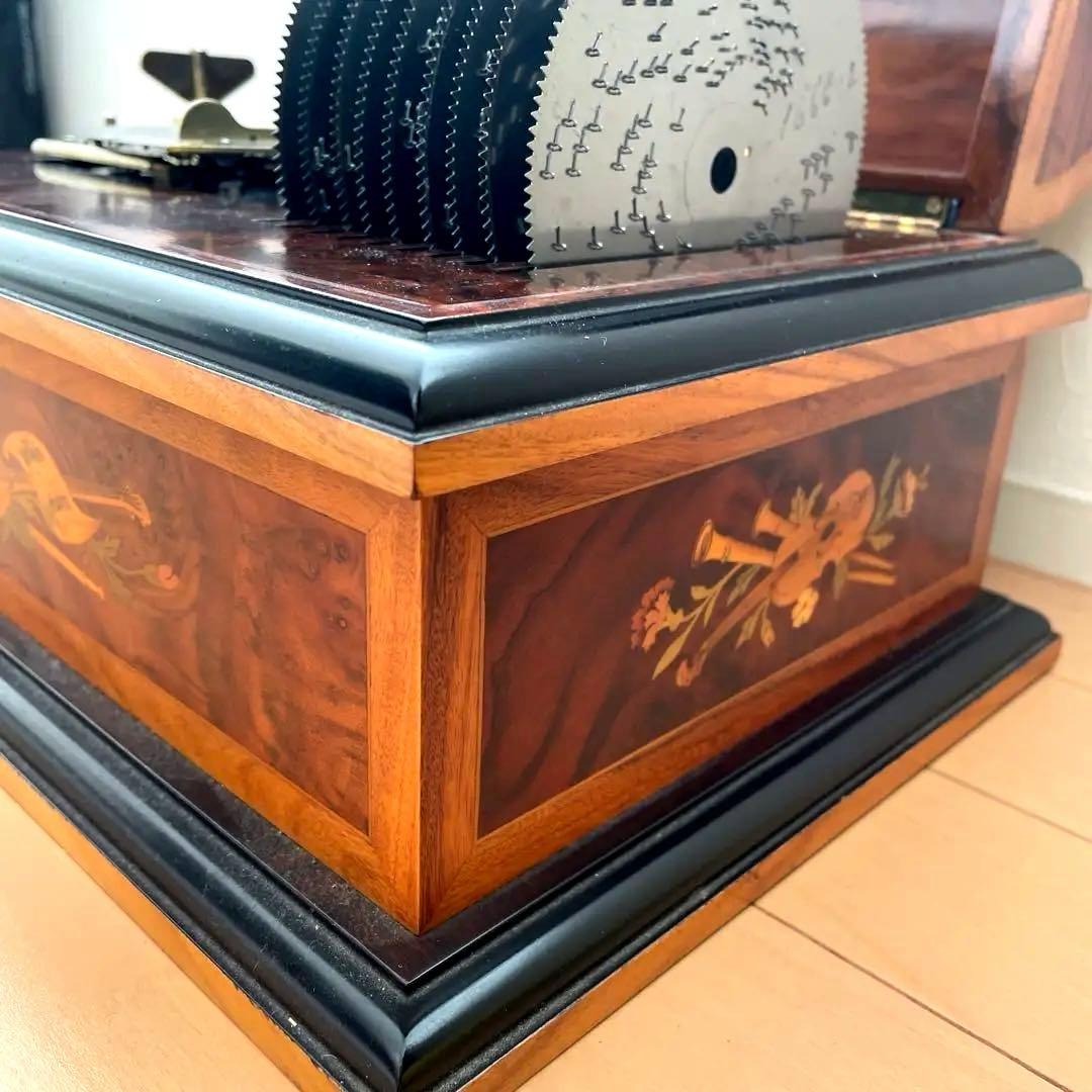 ディスク22枚付き リュージュオルゴール ドーム型クルミ象嵌箱ディスク