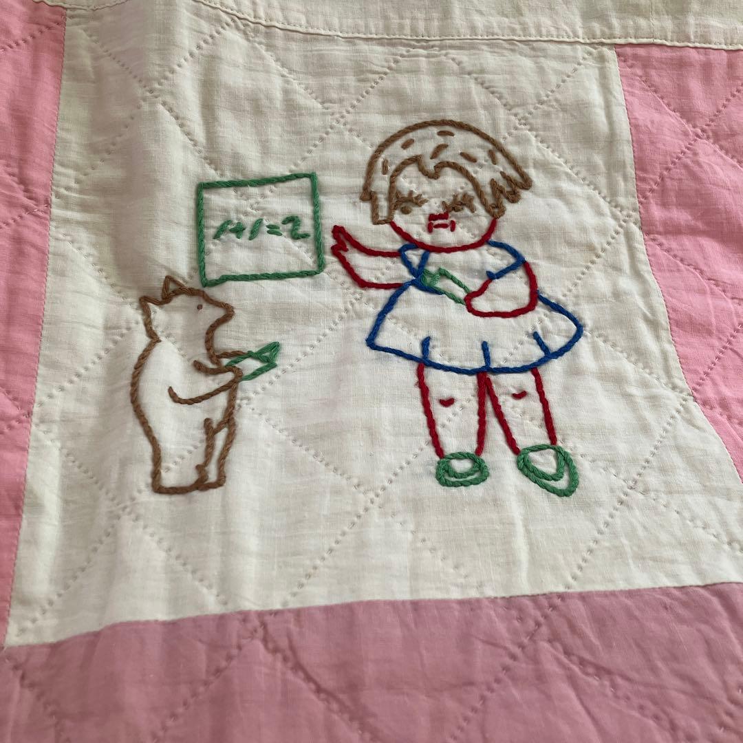 ビンテージ刺繍キルト(スーちゃん他) 172×180位 刺繍部分20角×32