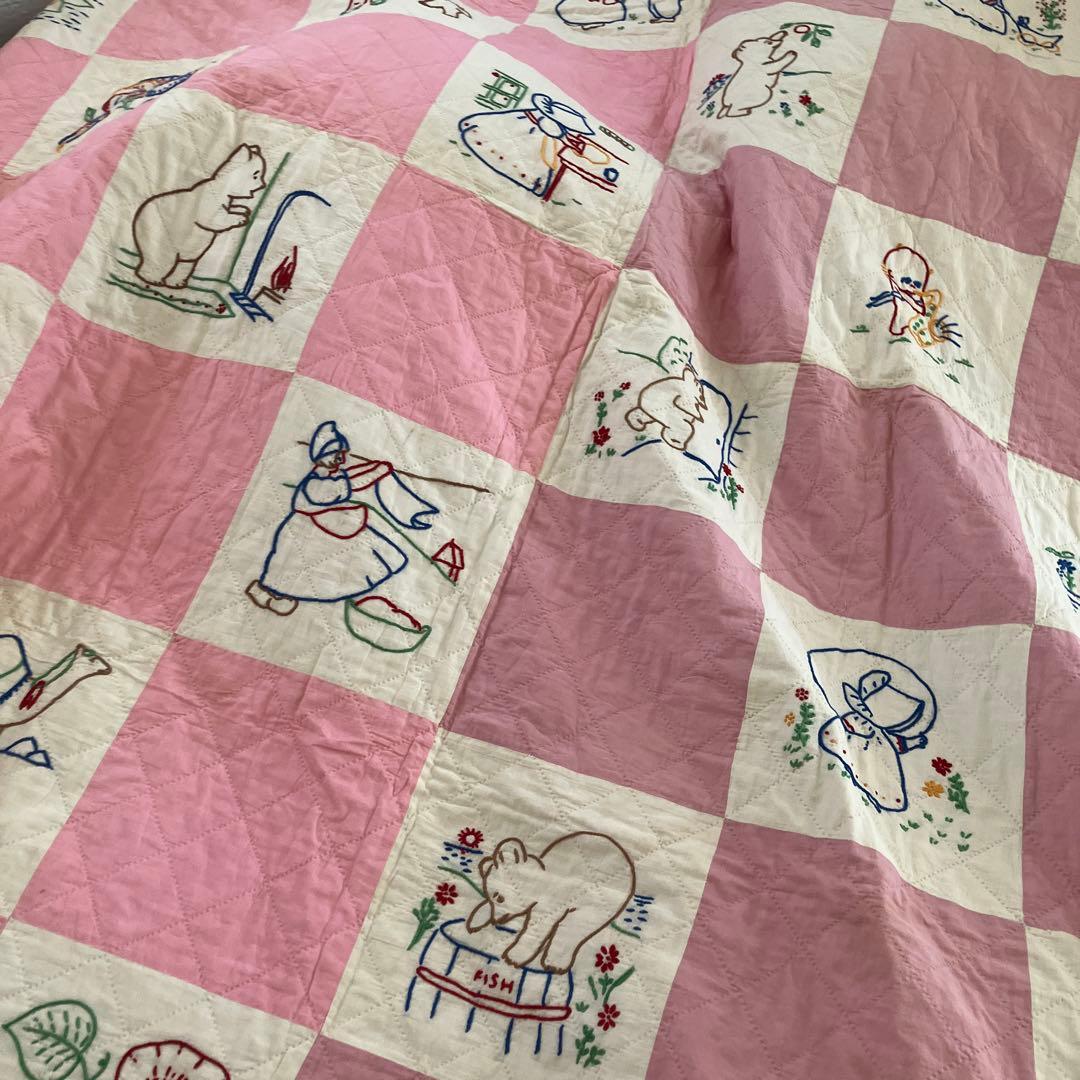 ビンテージ刺繍キルト(スーちゃん他) 172×180位 刺繍部分20角×32