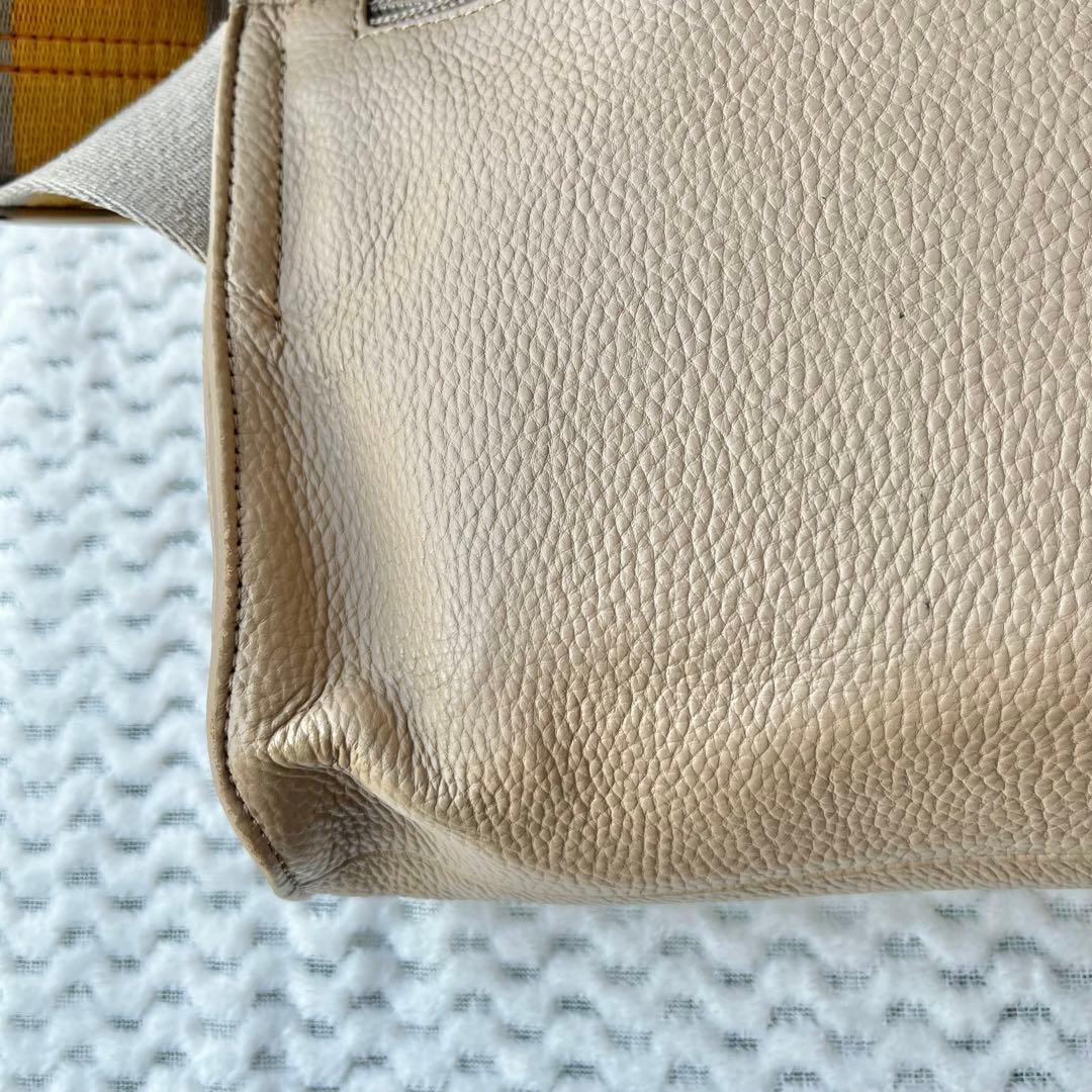 イアパピヨネ 《本革》ベージュ ワイドテープショルダーバッグ ボディバッグ