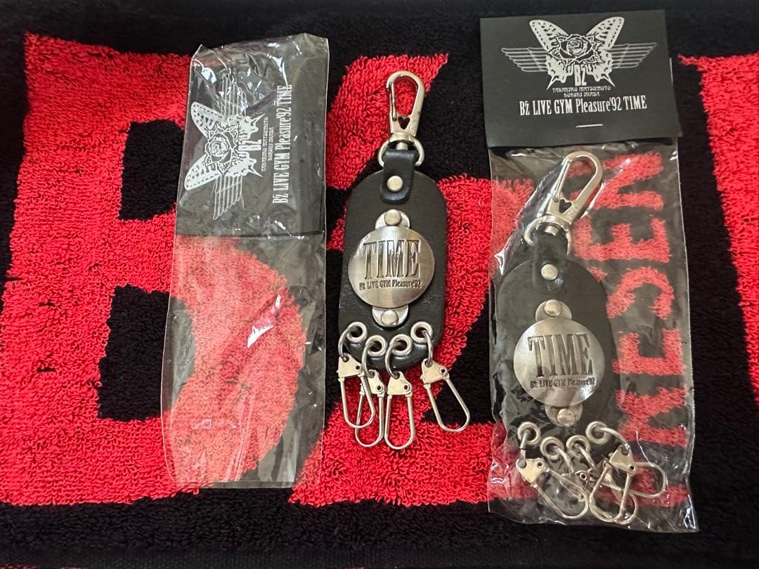 B'z LIVE-GYM Pleasure'92 TIMEキーホルダー2点セット - メルカリ