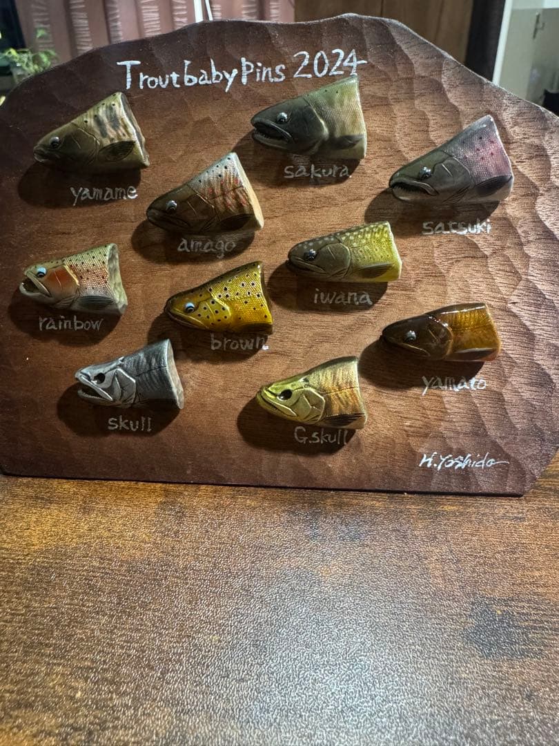 魚類模型作家 吉田光　2024トラウトベビーピンズ（婚姻色）フルコンプ Amazon | 魚類模型作家 吉田光 トラウトベビーピンズ ピンバッジ