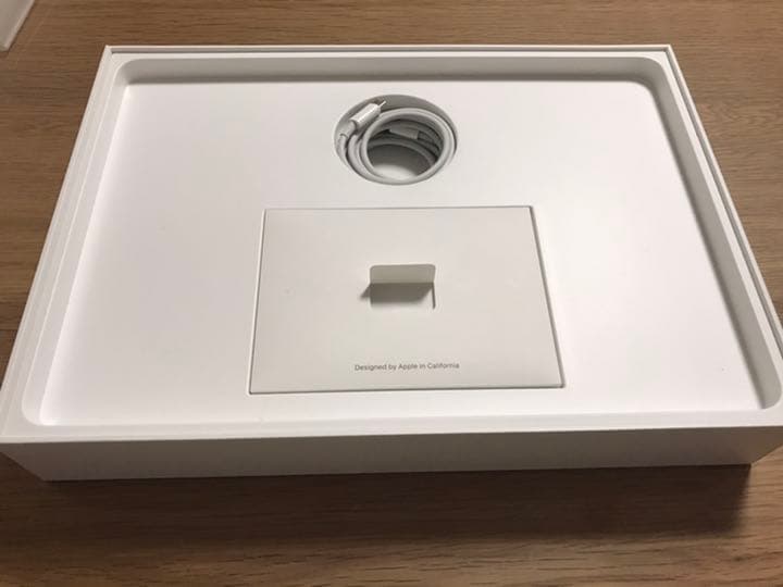 MacBook本体 MacBook pro 13  1.4GHz 256GB SG