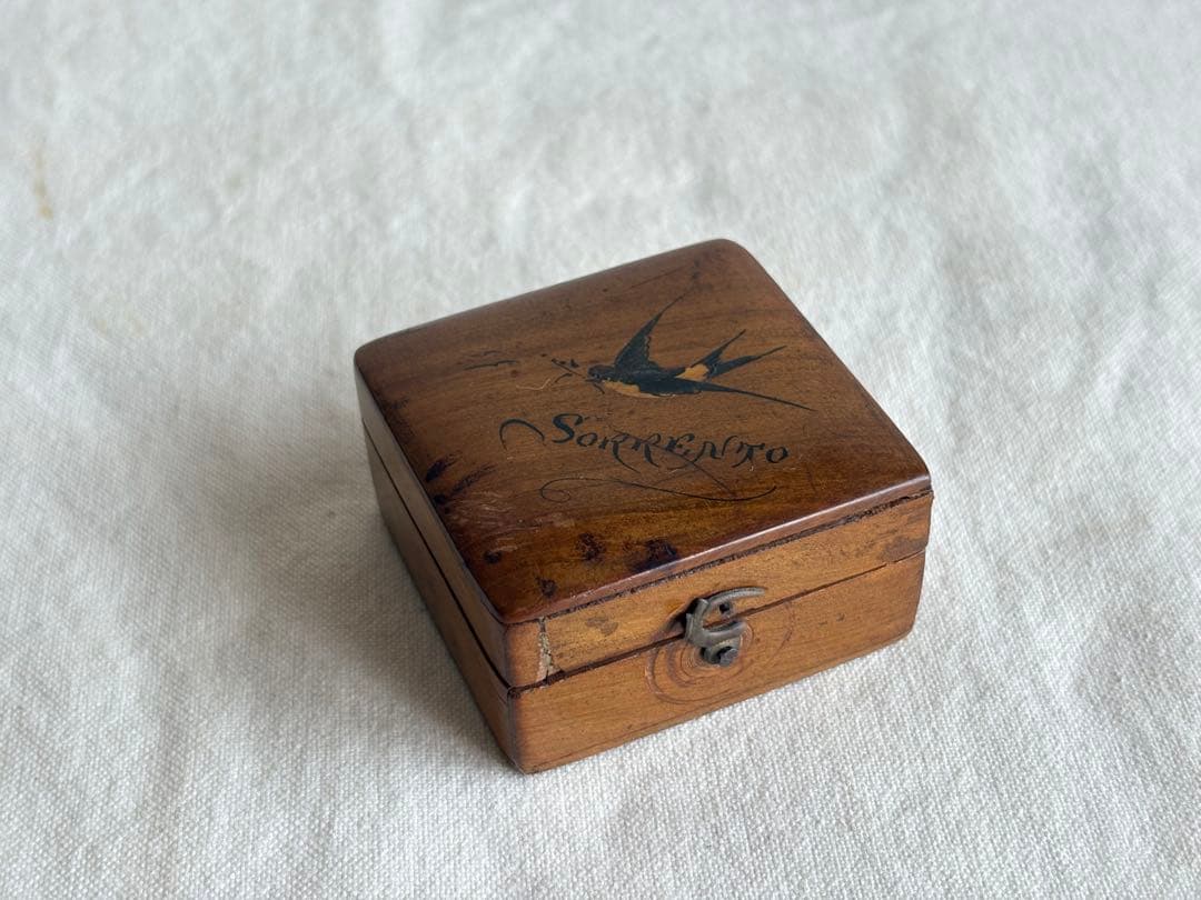 アンティーク　ツバメのモシュリンヌ fit=scale-down,w=1200