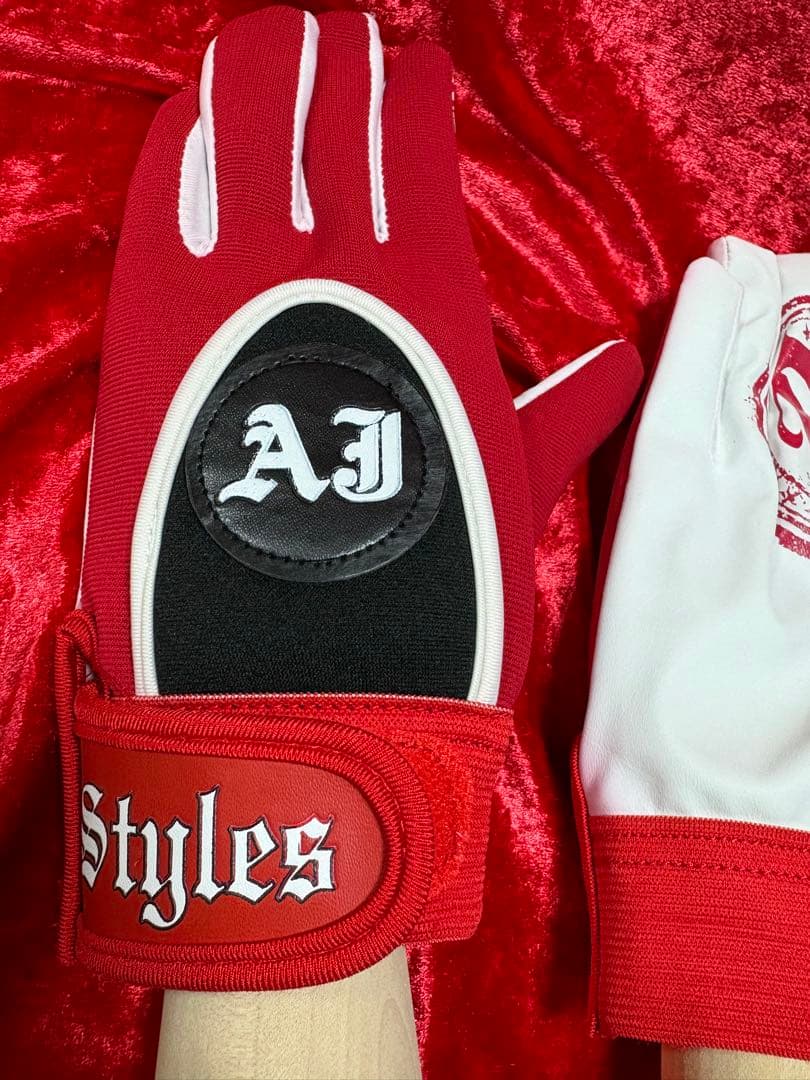 AJスタイルズグローブ赤サインカード付き 入手困難プロレスグッズWWE