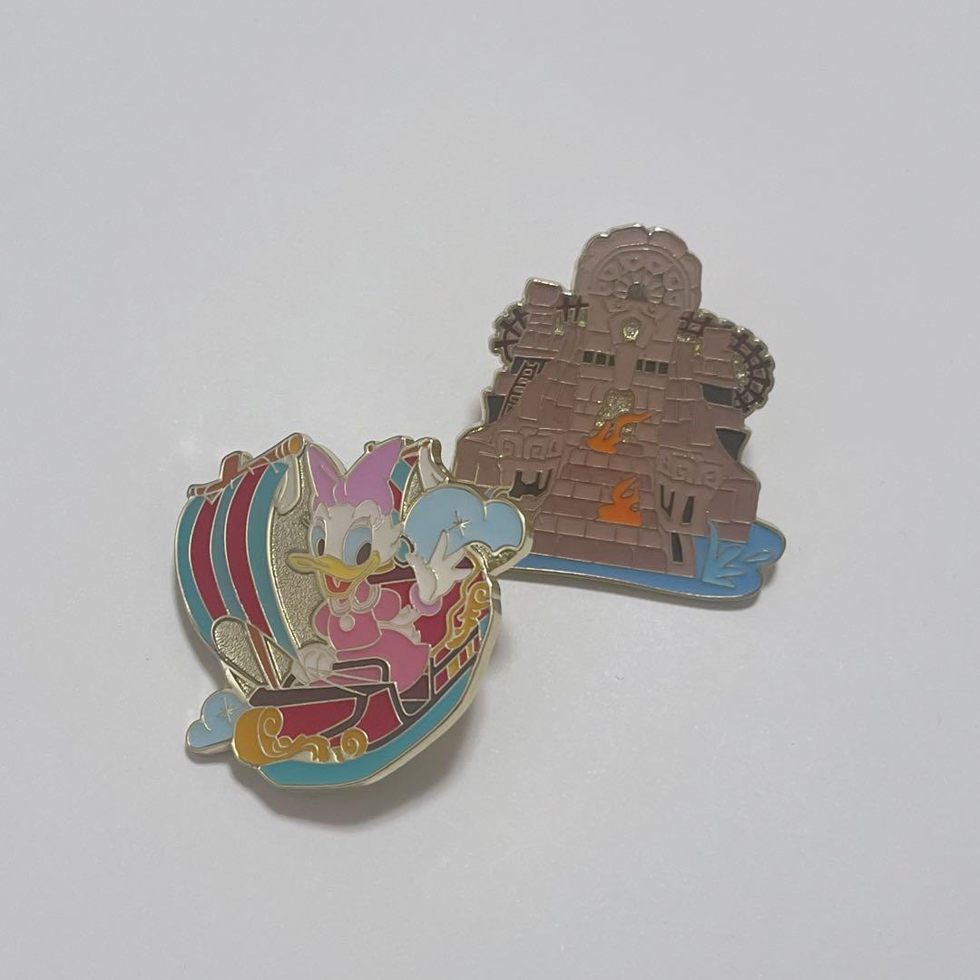 東京ディズニーリゾート アトラクション ランダムピンバッジ - メルカリ