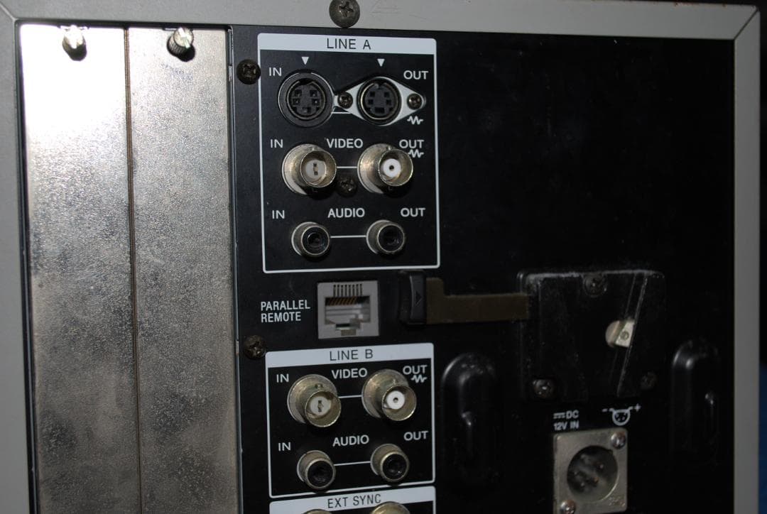 ソニー業務用トリニトロンモニターPVM-9L2中古ジャンク品の出品です