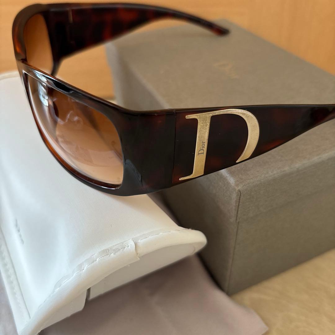 美品 Dior Dロゴ付きブラウンサングラス - メルカリ
