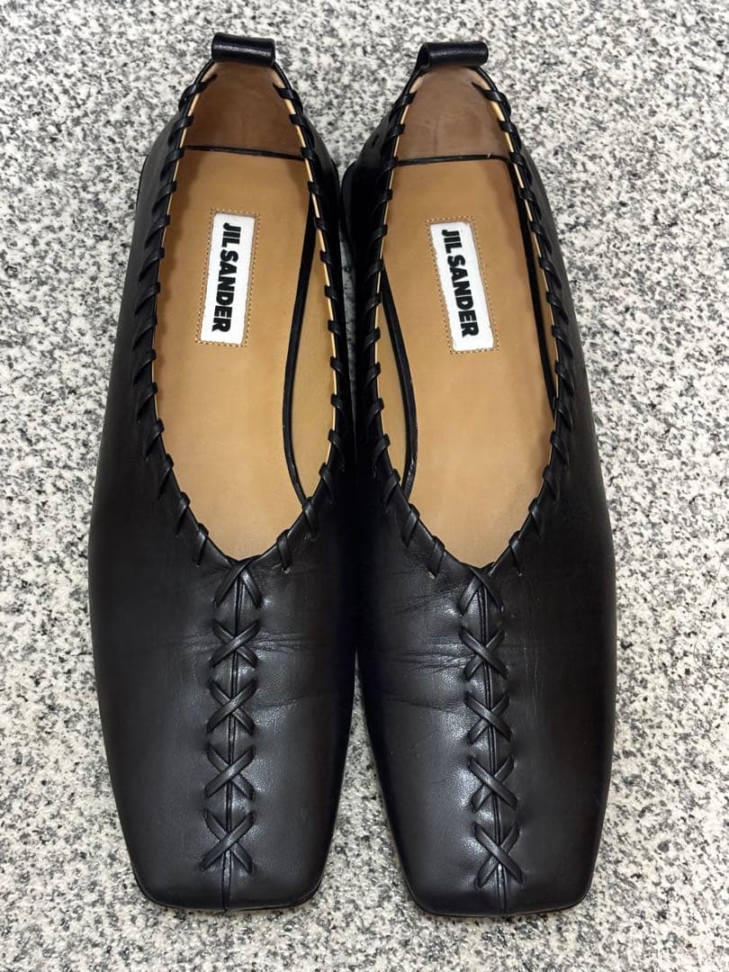 JIL SANDER ブラック フラットシューズ 40 リュクスな素材で差がつく【ジルサンダー】の大人が買うべきフラット