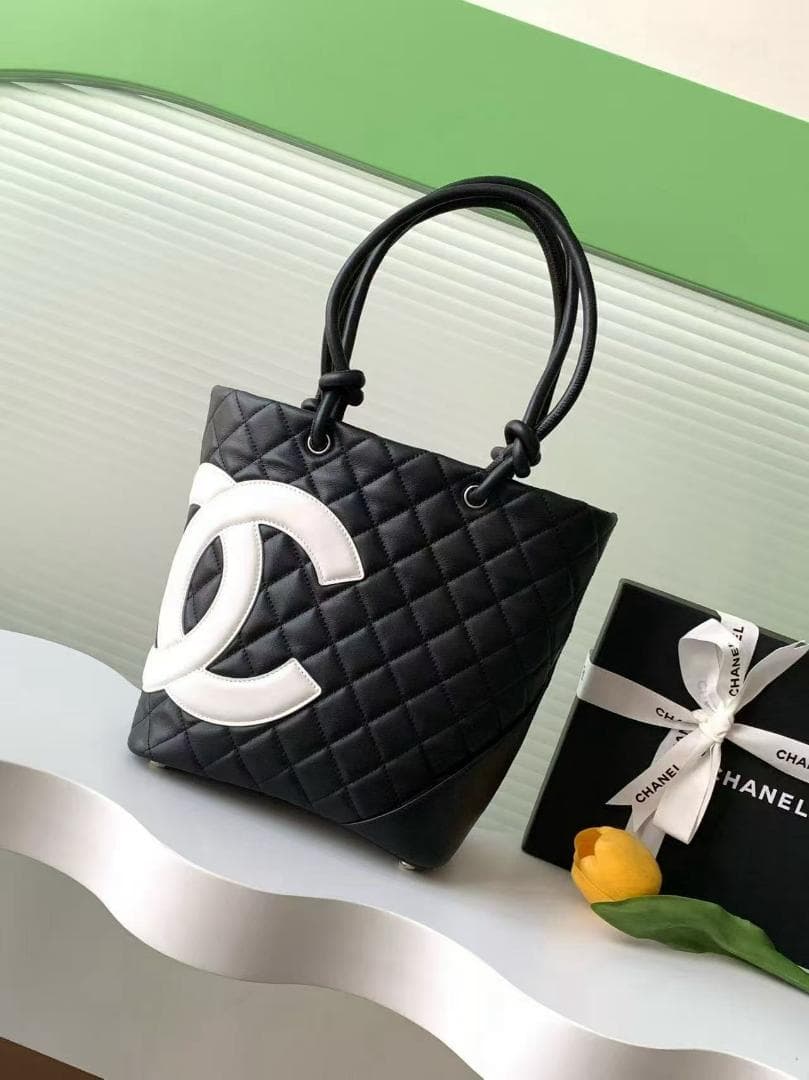 CHANEL キルティング ブラックショルダーバッグ - メルカリ