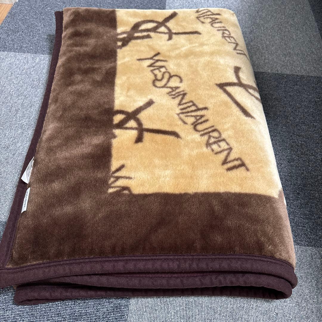 イヴ・サンローラン アクリルマイアー毛布140✖️200 - メルカリ