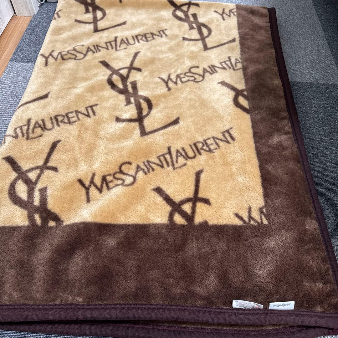 イヴ・サンローラン アクリルマイアー毛布140✖️200 - メルカリ