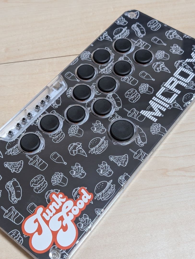 Snackbox micro XL レバーレスコントローラー 膝置きプレイスタイルに最適な JunkFood Custom Arcadesの「SnackBox