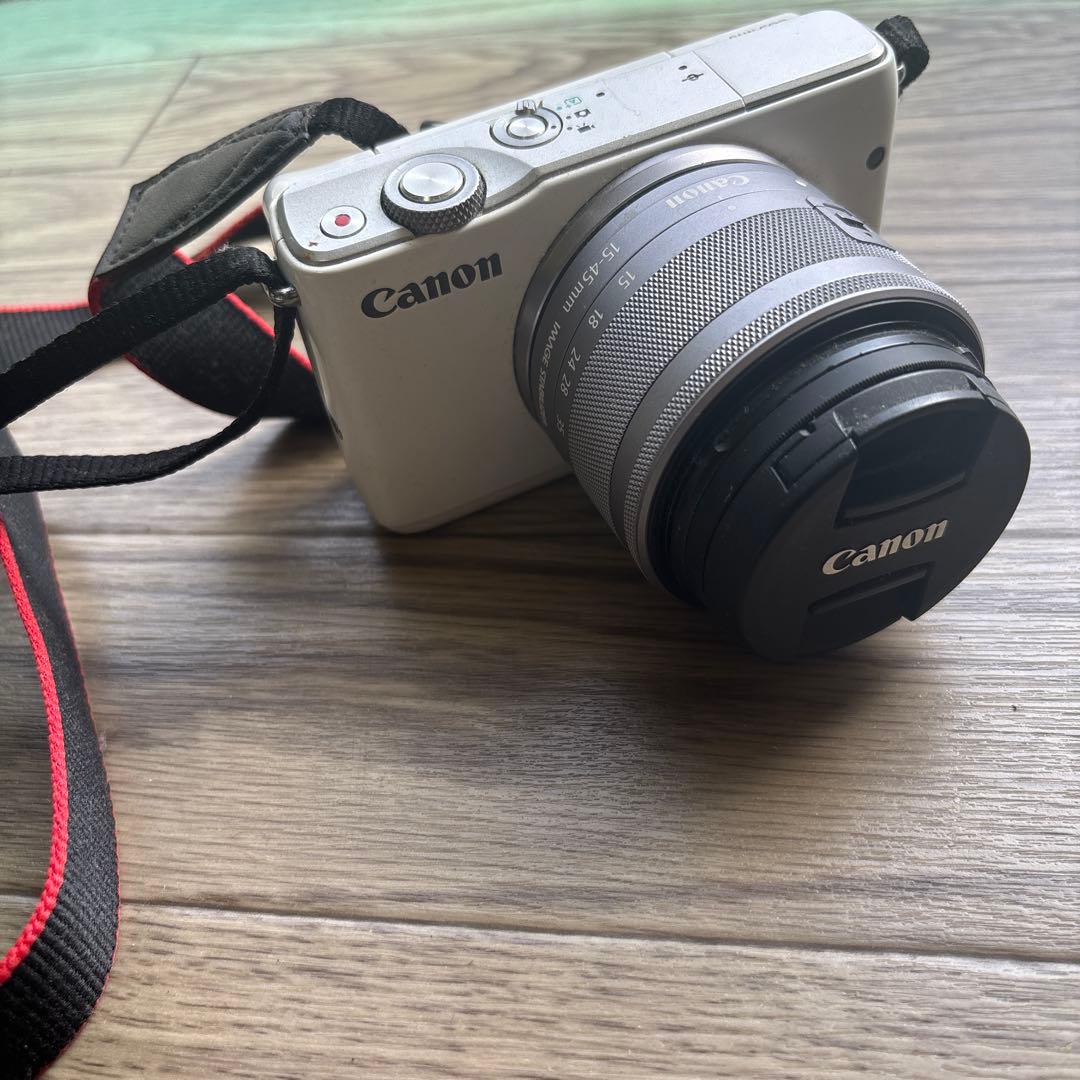 Canon EOS M ミラーレスカメラ 本体とレンズ付き キヤノン、EOS Mレンズキットにホワイトとレッドボディのモデルを追加
