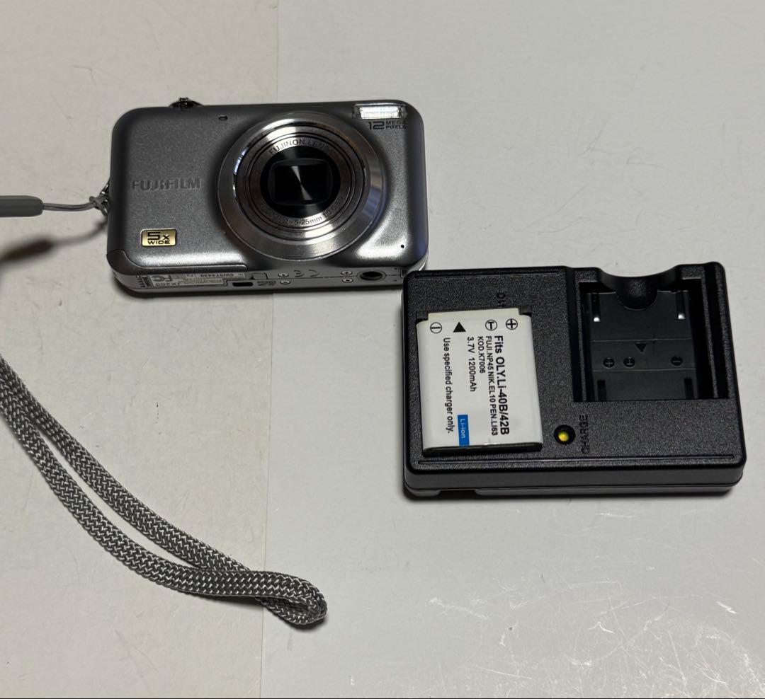 フジフィルム FUJIFILM ファインピクス JX200 シルバー Amazon.co.jp: FUJIFILM FinePix JX200 Digital Camera Silver FX