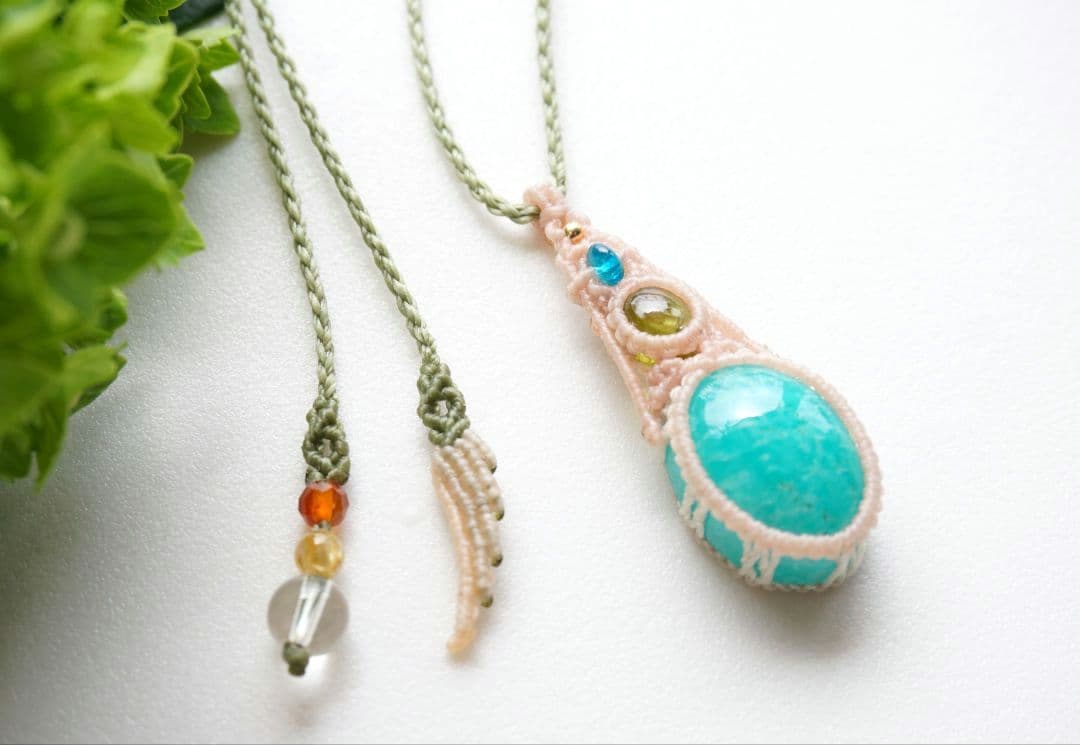 《萌え出づ》高品質アマゾナイト　ペリドット　ブルーアパタイト　マクラメネックレス