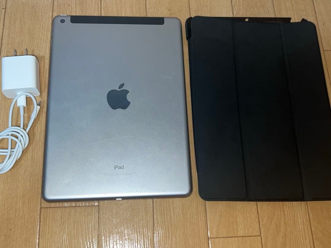 Apple iPad シルバー 充電器付き(第5世代)値下げ中‼️