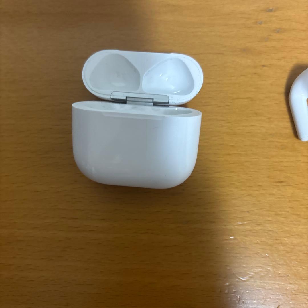 AirPods4 ノイキャンなし本体 ホワイト 充電ケース、箱あり - メルカリ