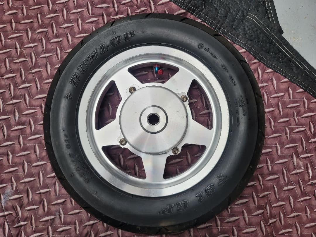 【廃盤品】3WF用10インチリアホイール BMF アルミ ハブ付き タイヤ付き 廃盤品】3WF用10インチリアホイール BMF アルミ ハブ付き タイヤ付き