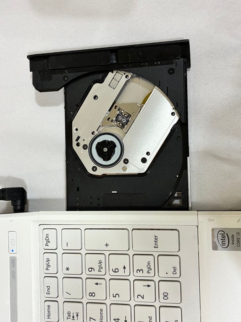 富士通ノートPC ホワイト LIFEBOOK AH45/S FMVA45SWP