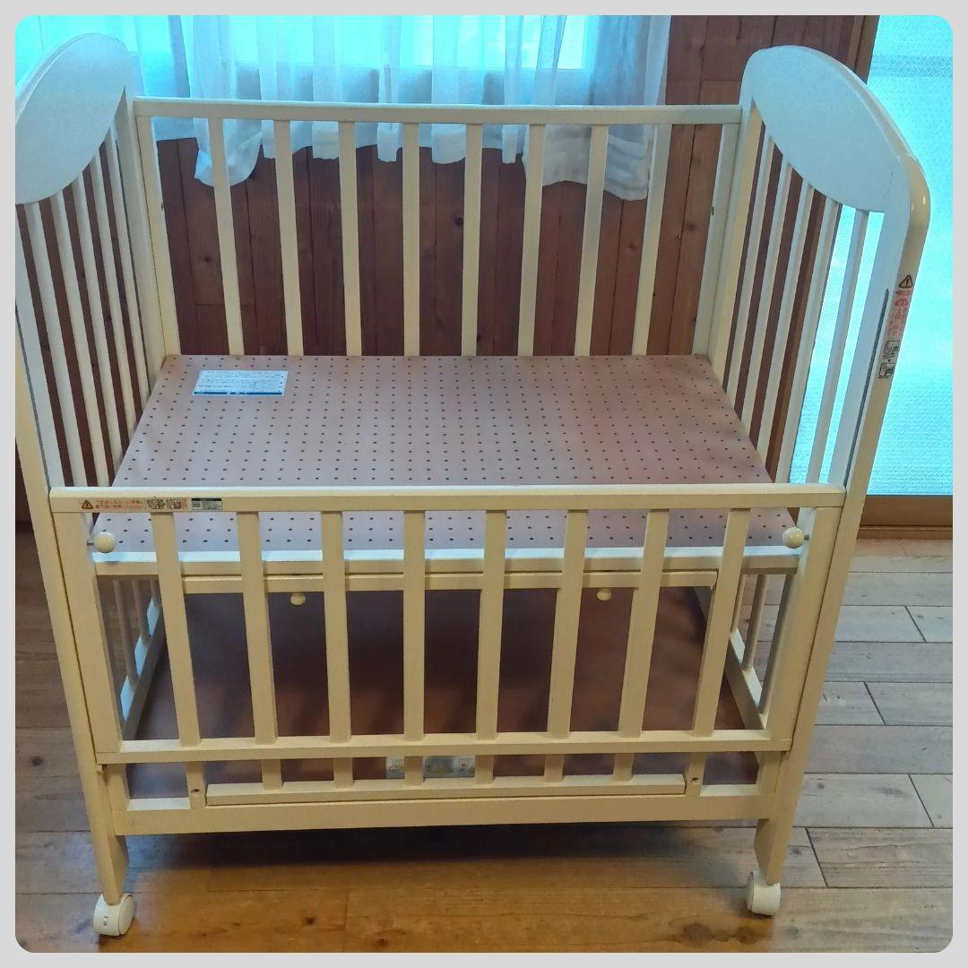 《送料無料❣️１点限り❣️》カトージ　ベビーベッド　 ミニ立ちベッド⭐︎ ぴーこ