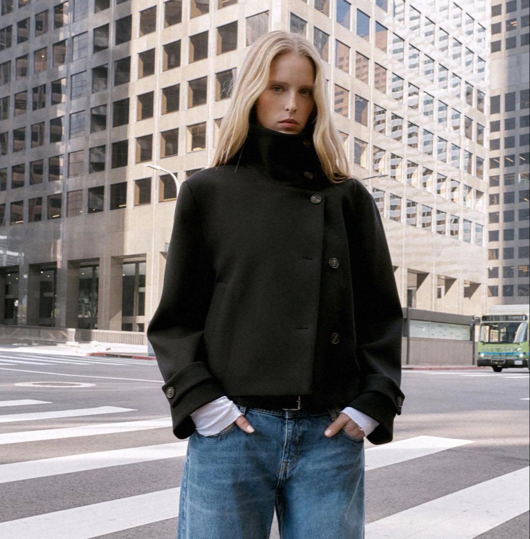 完売品ZARA ショートハイネックコート ブラック - メルカリ