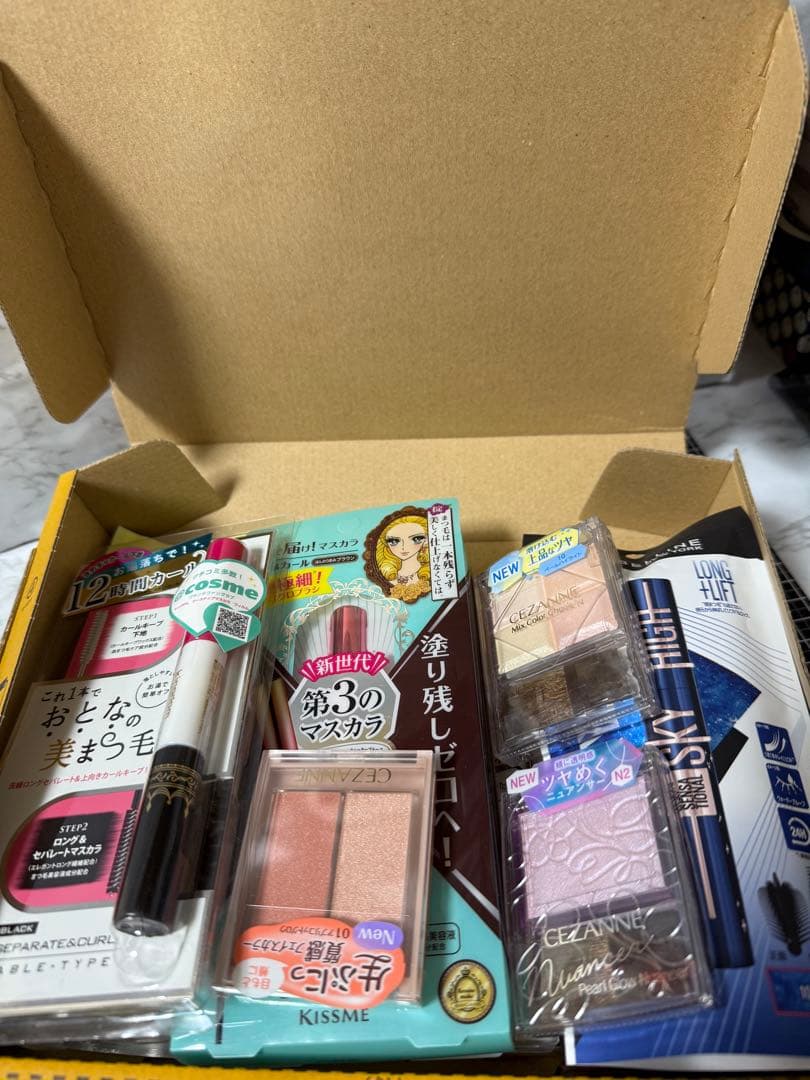 定価の半額以下！新品未開封コスメ11点+豪華オマケ1点まとめ売り！激安