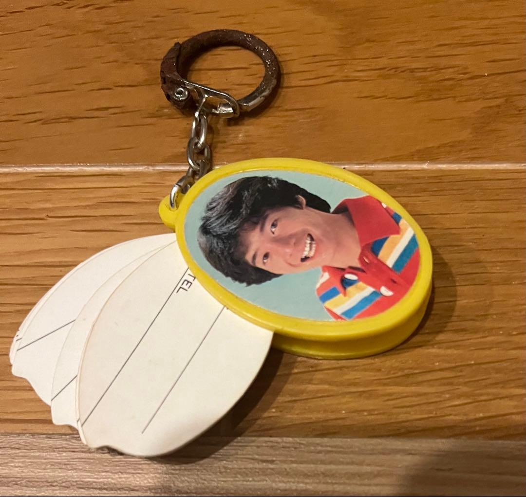 希少昭和レトロ 田原俊彦さんのキーホルダー メモ用紙付き - メルカリ