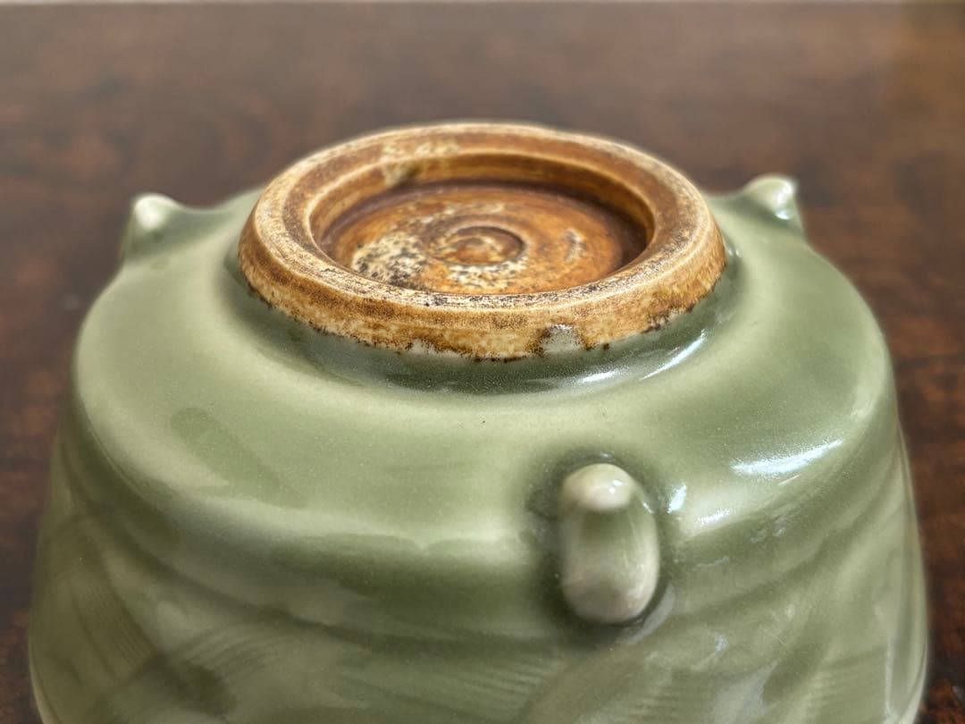 美品】唐物 龍泉窯 青磁三脚香炉 外口径12cm 中国古玩 唐物 - メルカリ