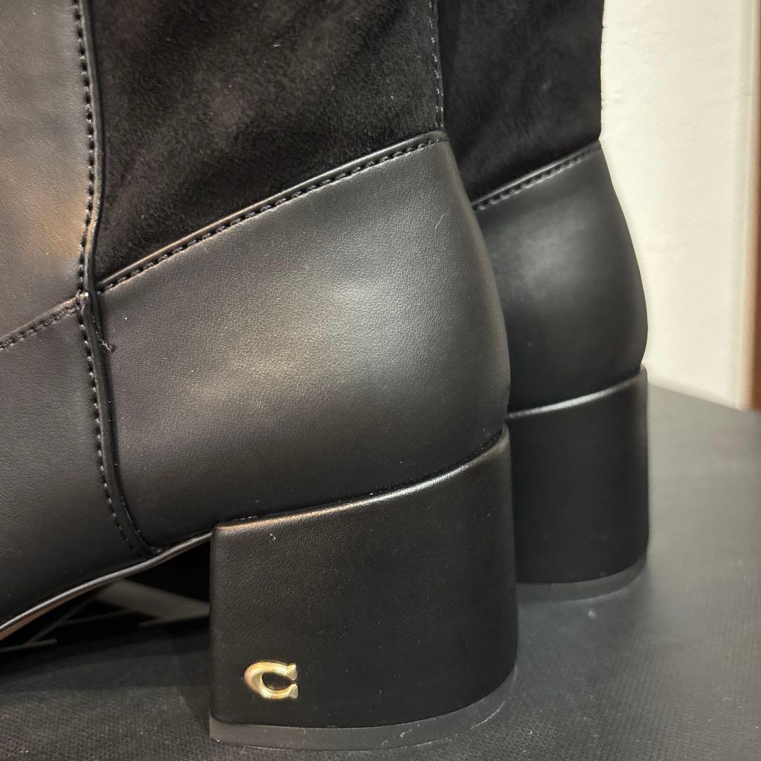 コーチ 黒のロングブーツ スエードツートン 未使用品の通販はau PAY