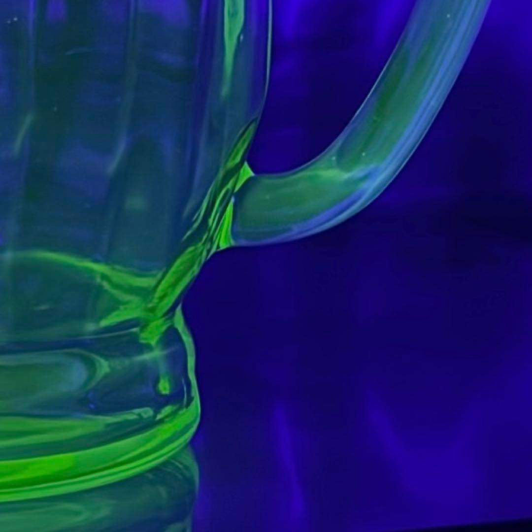 ヴィンテージ ウランガラス グリーン ジャグ ／ ピッチャー