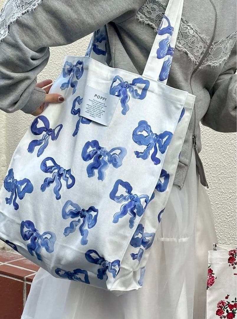 Poppy 青いリボン柄 トートバッグ あさぎーにょ - メルカリ