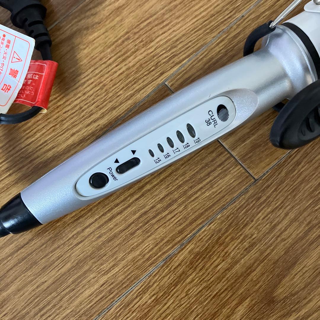 クレイツ ホワイト カールヘアアイロン 38mm温度調整機能付き - メルカリ