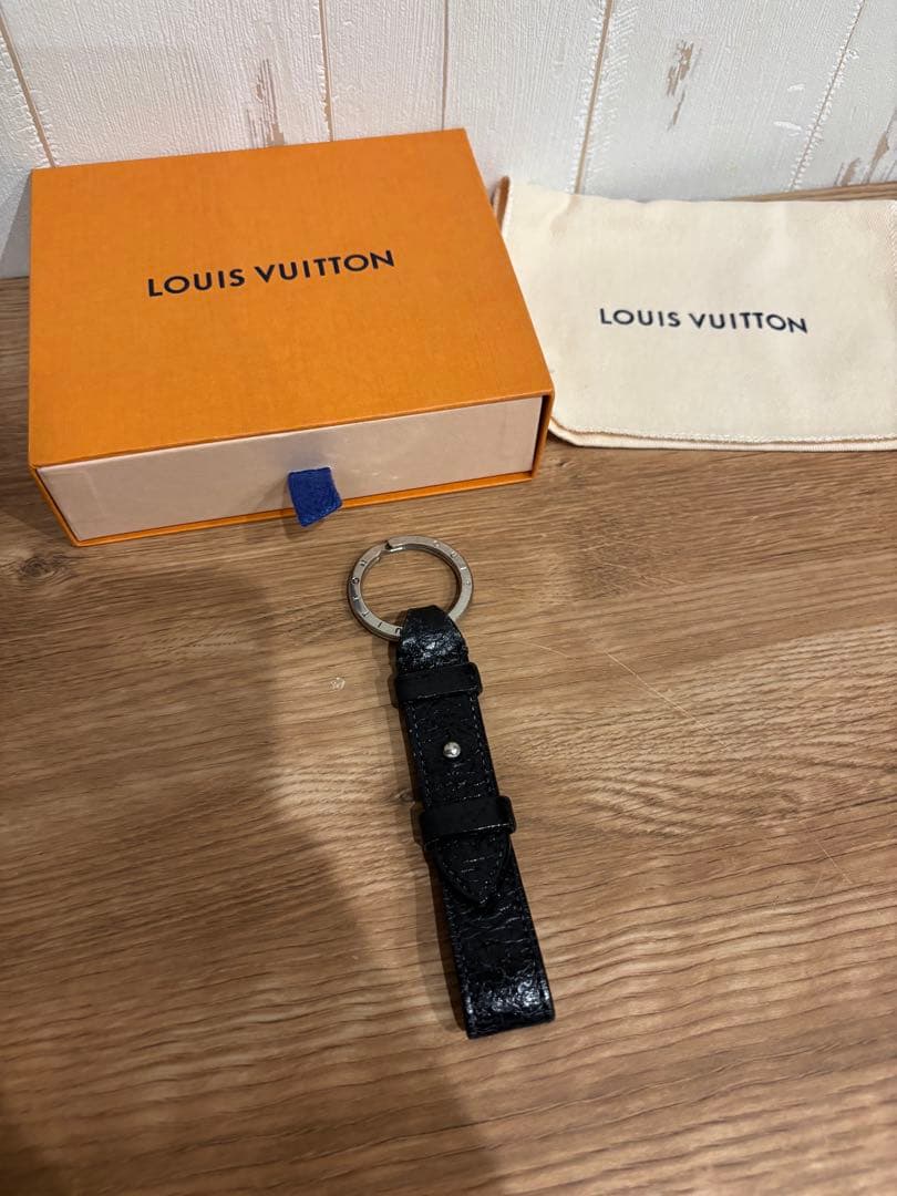 LOUIS VUITTON ブラックレザー キーホルダー - メルカリ