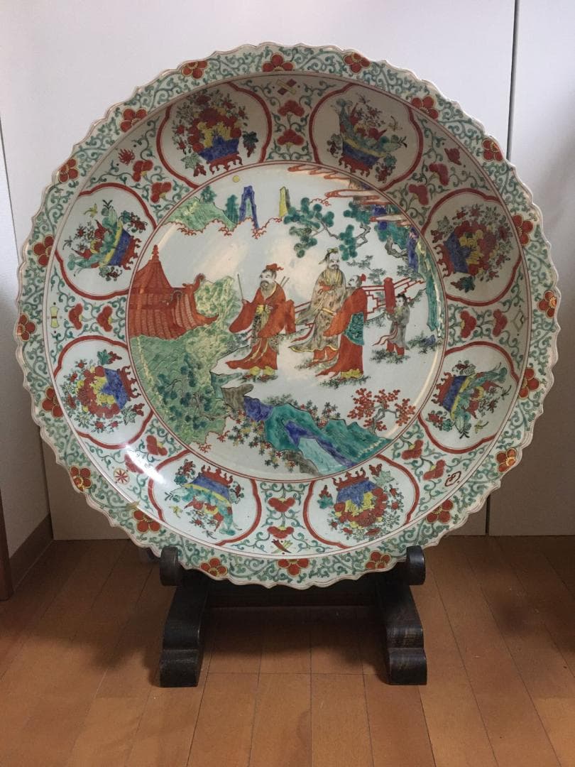 年末年始セール❣️［お引取り専用］大明嘉靖年製　大絵皿【粉彩人物絵・風景】 年末年始セール❣️［お引取り専用］大明嘉靖年製 大絵皿【粉彩人物絵