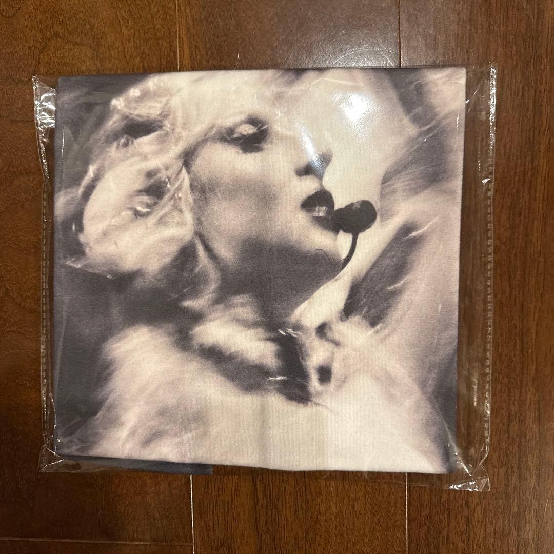 Lady Gaga The Mayhem Ball 2026VIP GOLD - メルカリ