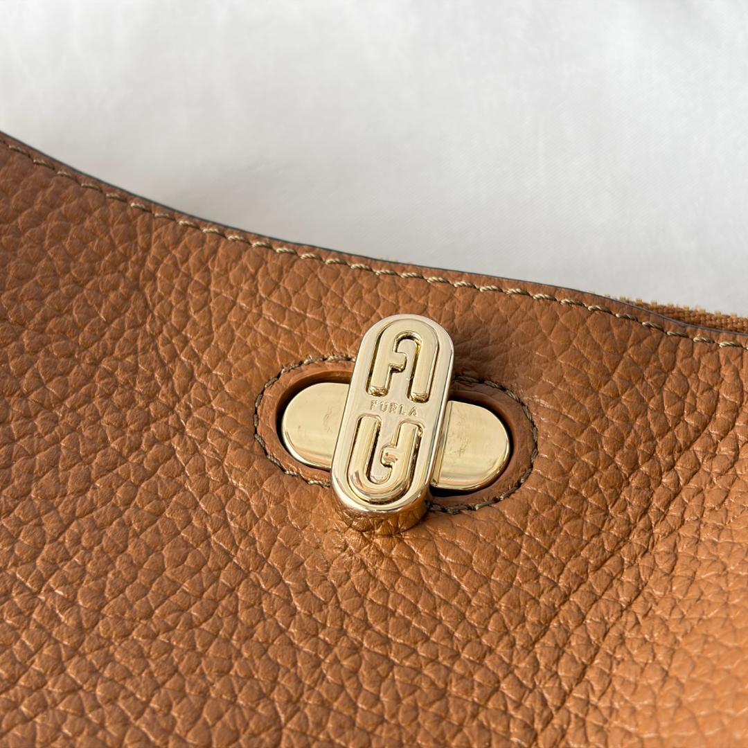 極美品 フルラ ダナエ 2way レザー ショルダーバッグ 上品コーデ