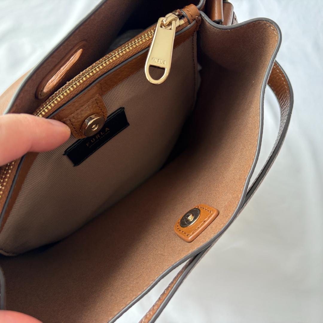 極美品 フルラ ダナエ 2way レザー ショルダーバッグ 上品コーデ