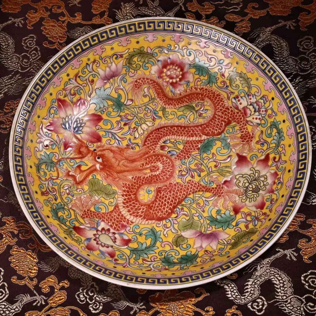 中国古美術・旧蔵粉彩陶磁器中皿・瑞獣龍絵皿・置物・純手描き・漆箱付