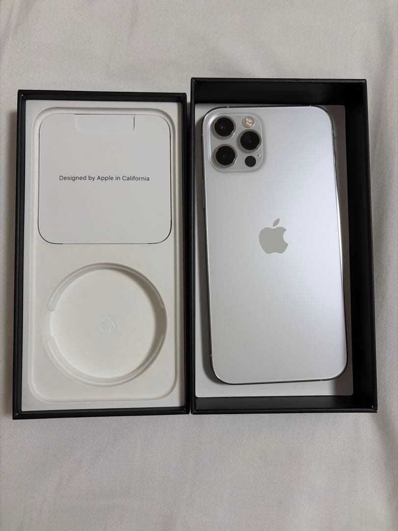 iPhone12 Pro 白 本体 - メルカリ