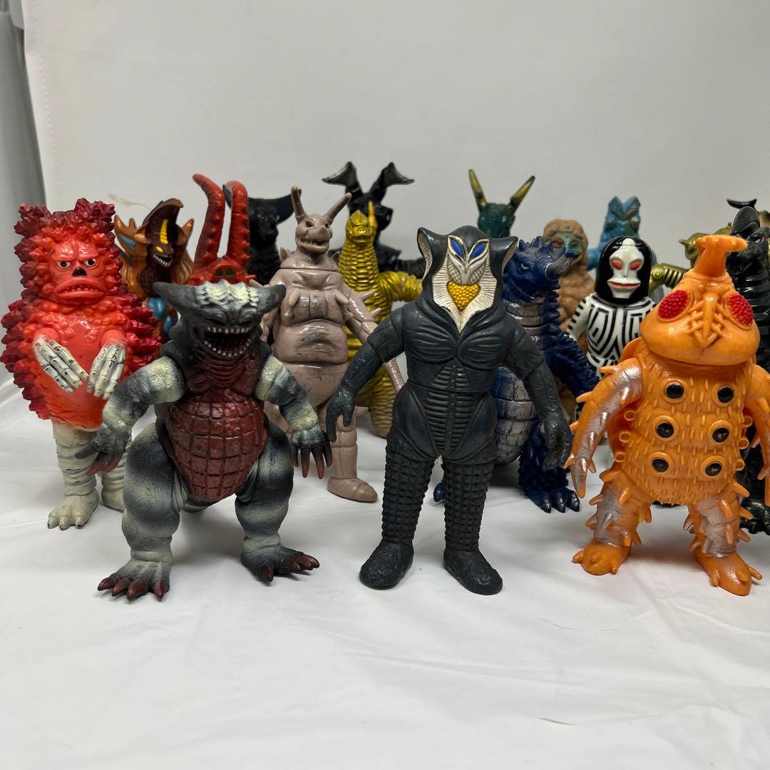 ウルトラマン ウルトラ怪獣ソフビ 23体まとめ売り - メルカリ