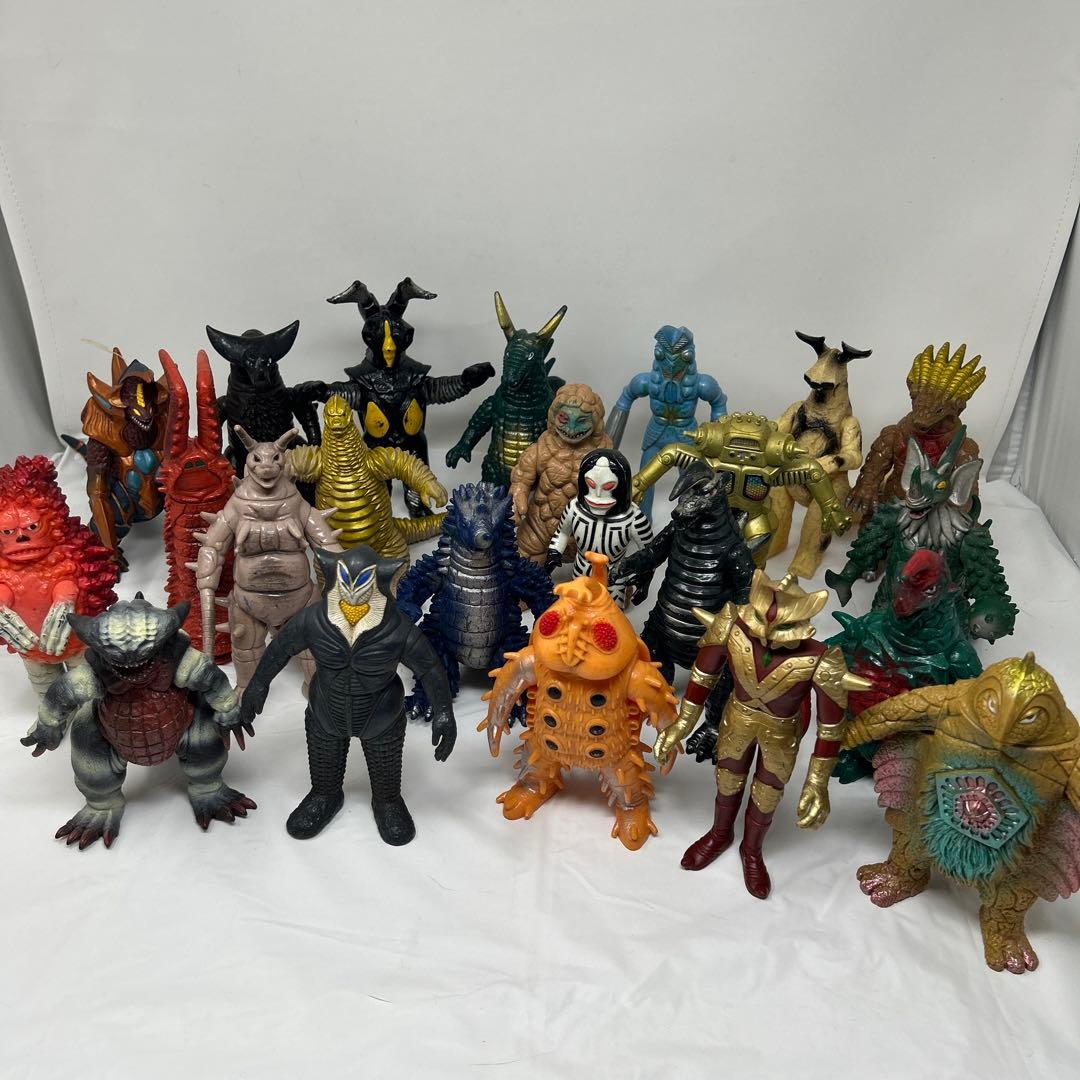 ウルトラマン ウルトラ怪獣ソフビ 23体まとめ売り - メルカリ