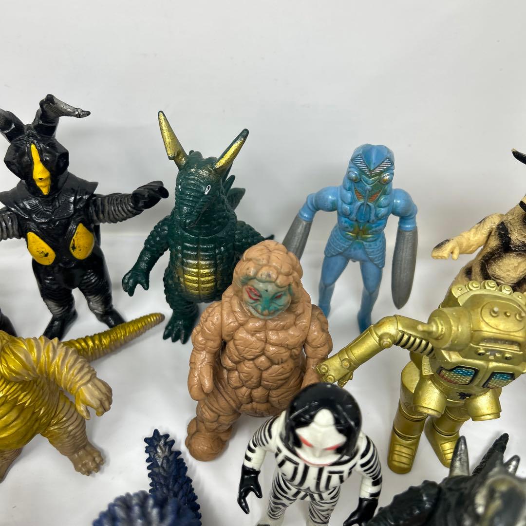 ウルトラマン ウルトラ怪獣ソフビ 23体まとめ売り - メルカリ