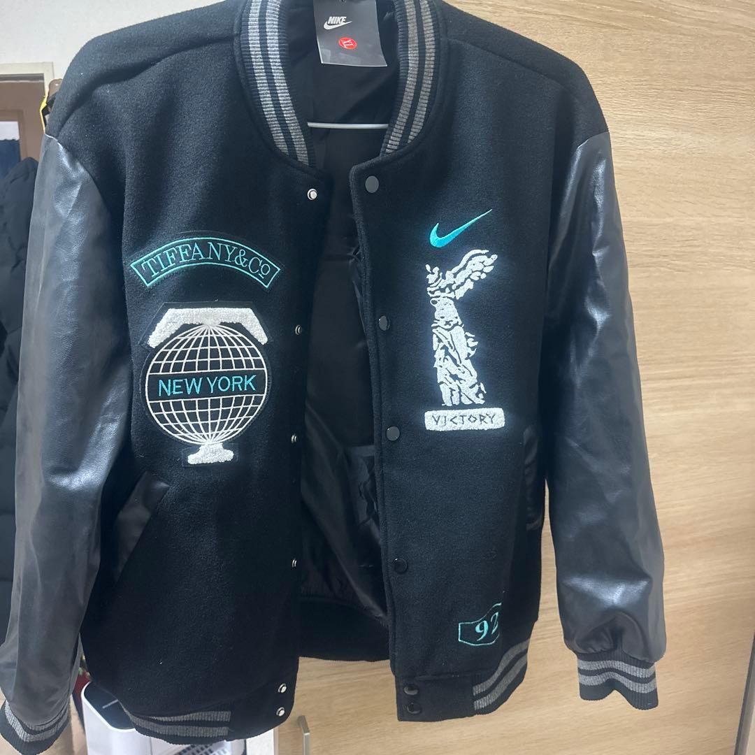 Tiffany & Co. Nike タイプスタジャン 黒 激レア！限定品 NIKE × TIFFANY コラボ スタジャン (Nike/スタジャン
